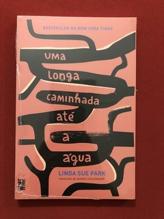 Livro - Uma Longa Caminhada Até A Água - Linda S. Park- Novo