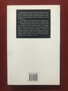 Livro - Riso No Escuro - Vladimir Nabokov - Companhia Das Letras - comprar online