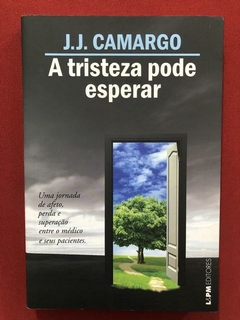 Livro - A Tristeza Pode Esperar - J. J. Camargo - Seminovo