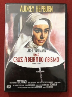 DVD - Uma Cruz À Beira Do Abismo - Audrey Hepburn - Seminovo