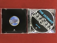 CD Duplo - Bee Gees - The Ultimate - Importado - Seminovo - loja online
