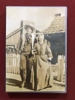 DVD - Cinema Faroeste - Seis Clássicos - Versátil - Seminovo na internet