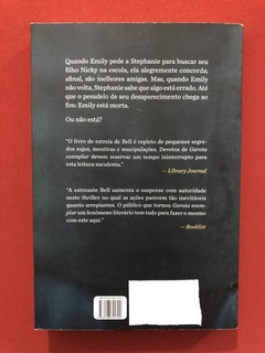 Livro - Um Pequeno Favor - Darcey Bell - Seminovo - comprar online