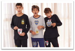 PIJAMA NENE M/LARGA P/LARGO ESCUDOS DE FUTBOL (3848) - comprar online
