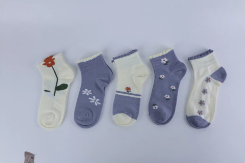 SOQUETE ALTO POLIESTER FLORES (M6014)