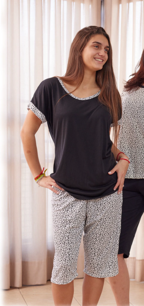 PIJAMA M/CORTA Y CAPRI ANIMAL PRINT (3925E)