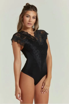 BODY ENCAJE M/CORTA (439)