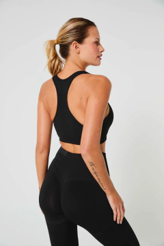 TOP DEPORTIVO C/RELLENO ESPALDA CRUZADA CON CIERRE (M704) - Victoria Garrido Lenceria