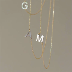 Colar Letra Tombadinha