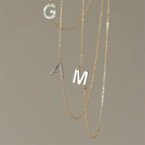 Colar Letra Tombadinha