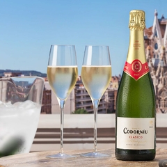 Kit Espumante Cava Codorniu Brut Clasico 750ml com 2 Taças - comprar online