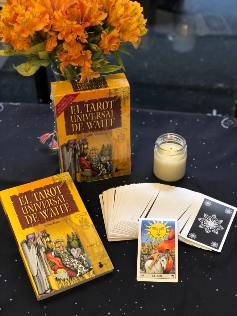 El Tarot Universal de Waite (set de libro y cartas)
