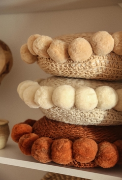 Almohadón Circular Pompones - tienda online