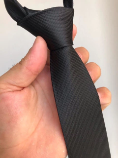 Gravata Preta Quadriculada Slim e Semi Slim - comprar online