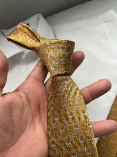 Gravata Mostarda Coruja com Arabesco - 2400 Fios