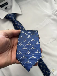 Gravata Semi Slim Azul Marinho Golf Geométrica– 2400 Fios na internet