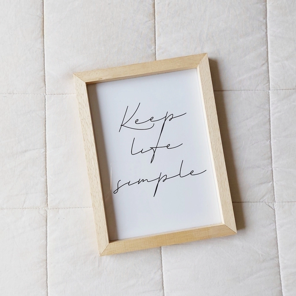 Cuadro chico frase keep life simple