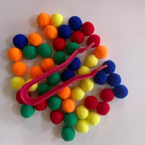 Kit Motricidade Fina: Pinça Infantil e Pompons - comprar online