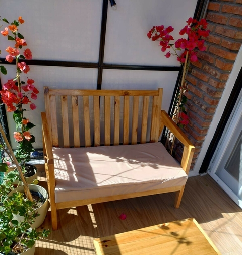 Sillon American Wood 2 cuerpos barnizado con almohadon de asiento