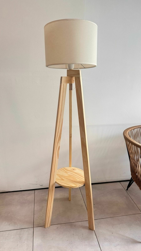 Lampara de pie nordica ESTANTE sin barnizar - comprar online