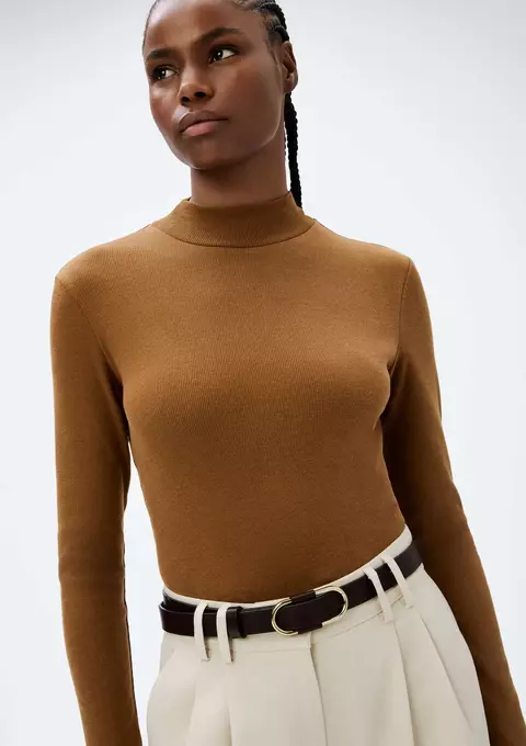 Blusa Hering básica manga longa gola alta em ribana canelada - marrom