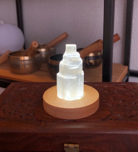 Luminária Torre de Selenita Pequena USB - 7cm