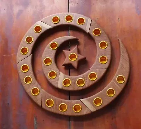 Espiral de celebrações/Aniversário Waldorf (25 espaços) com todos os suportes para velas