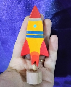 Foguete espacial - cores fortes