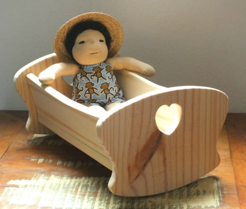 Bercinho para boneca (de colo)