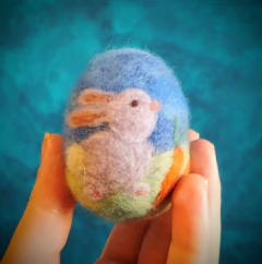 Ovo de feltragem decorado (avulso) na internet