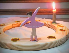 Anel de Aniversário Waldorf em pinus (12 espaços) - comprar online