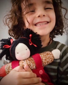 Boneca ou boneco Waldorf de 27cm (com roupa fixa) na internet