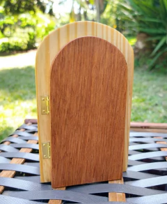 Pequeno armário/ estante/ guarda-roupas