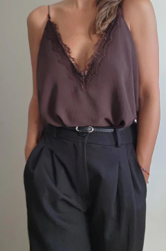 Musculosa Lara encaje escote V en internet