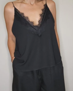 Musculosa lencera Lara escote V Negra - Amapola