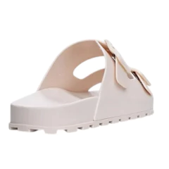 Papete branca básica com fivelas, versátil para usar em casa, na praia ou em passeios casuais - Carrano