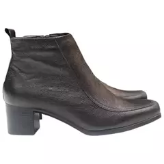 Bota feminina cano baixo em couro preto modelo Gruller 14012G com salto bloco médio
