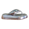 FLAT PAPETE THONG COURO METALIZADO PRATA CARRANO 470018C