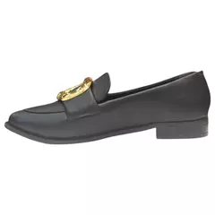 Mocassim social feminino preto com detalhe metálico dourado, ideal para compor looks elegantes - Maithe