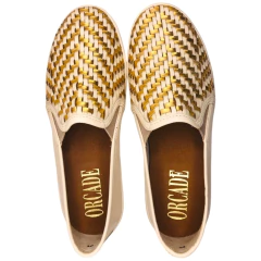 Tênis slip-on confortável com tecido trançado bicolor e solado macio, na cor bege - Orcade