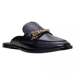 Mule preta feminina em couro com corrente dourada, calçado elegante para trabalho e ocasiões especiais - Carrano