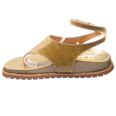 Calçado feminino verde com acabamento croco e solado antiderrapante — ideal para looks casuais - Up Dn