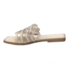FLAT SLIDE OFF WHITE COM TACHAS PRATA LOUCOS E SANTOS L12473023 na internet