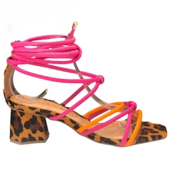 SANDÁLIA FEMININA SALTO BLOCO AMARRAÇÃO LARANJA/PINK ANIMAL PRINT SANTA FLOR 345025