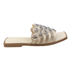 FLAT SLIDE OFF WHITE COM TACHAS PRATA LOUCOS E SANTOS L12473023