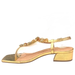 SANDÁLIA FEMININA SALTO BLOCO BAIXO METALIZADA DOURADO PEDRARIA SANTA FLOR 332039 na internet