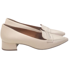 SCARPIN COURO OFF WHITE BICO FINO LOUCOS E SANTOS L19814001 - loja online