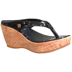 TAMANCO FEMININO PLATAFORMA SOLA ALTURA MÉDIA VERNIZ PRETO RAPHAELLA BOOZ 65323220 - comprar online