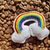 Broche de Pelúcia Arco-íris - comprar online
