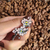 Pin Galho de Flor de Cerejeira e Abelhas